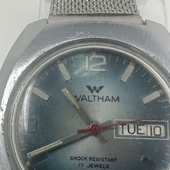 Vintage WALTHAM Men\'s Automatic Watch FHF 909 Day/Date Swiss Made 1970s